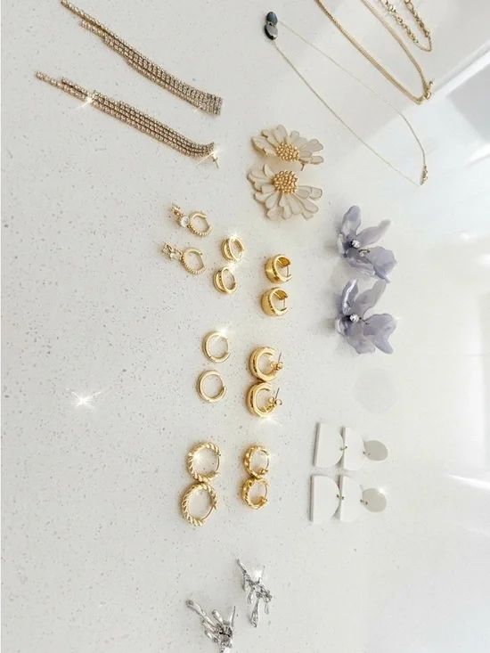 Women’s Jewelry Lot (12 Earrings, 3 Necklaces) - Picture 1 of 3